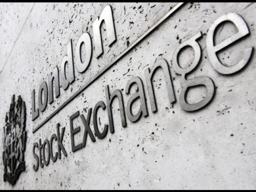 Borsa: Europa oscilla, bene titoli energia