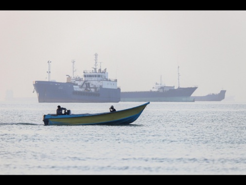 Iran, per passare Hormuz le navi devono chiedere permesso 48 prima