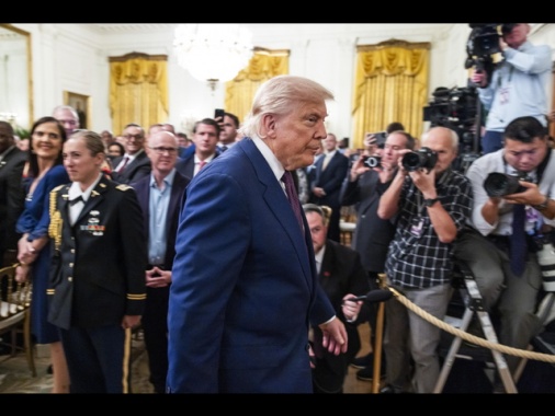 Trump, 'non voglio Meloni come fan, non c'era per Hormuz'
