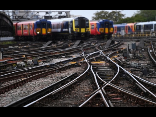 Scontro tra due treni a nord di Londra, ci sono feriti gravi