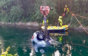 In nove su un’auto precipitano nel canale. Tre morti