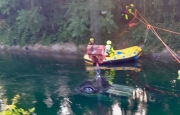 In nove su un’auto precipitano nel canale. Tre morti