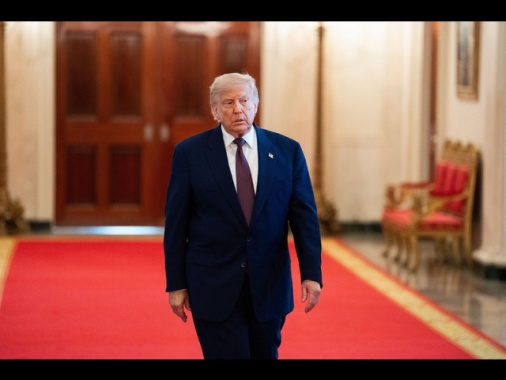 Trump, Starmer si dimetterà, ha fallito su immigrazione ed energia