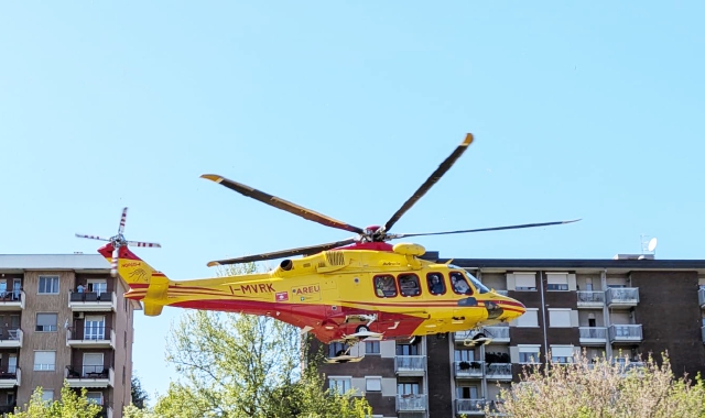 La donna è stata trasportata in elicottero all’ospedale di Varese 