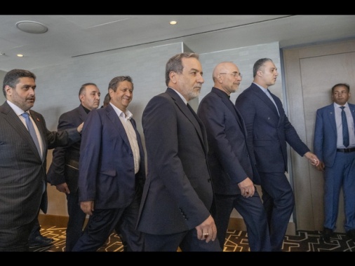 Media Teheran, delegazione iraniana lascia i colloqui in protesta contro Trump