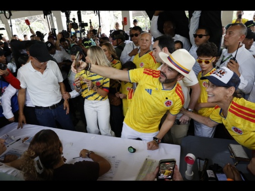 Colombia, de la Espriella si proclama vincitore
