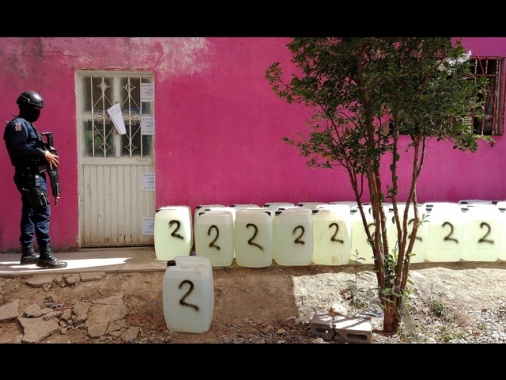 Messico, sequestrati 24.400 litri di metanfetamina nello Stato di Sinaloa
