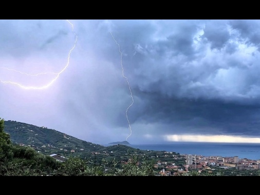 Ancona la città più vivibile per il meteo, mentre al Nord caldo e piogge estreme