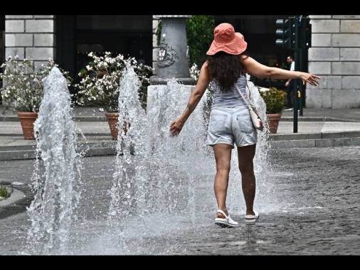 ++ Ancora in aumento le città 'rosse' per il caldo, giovedì sono 17 ++